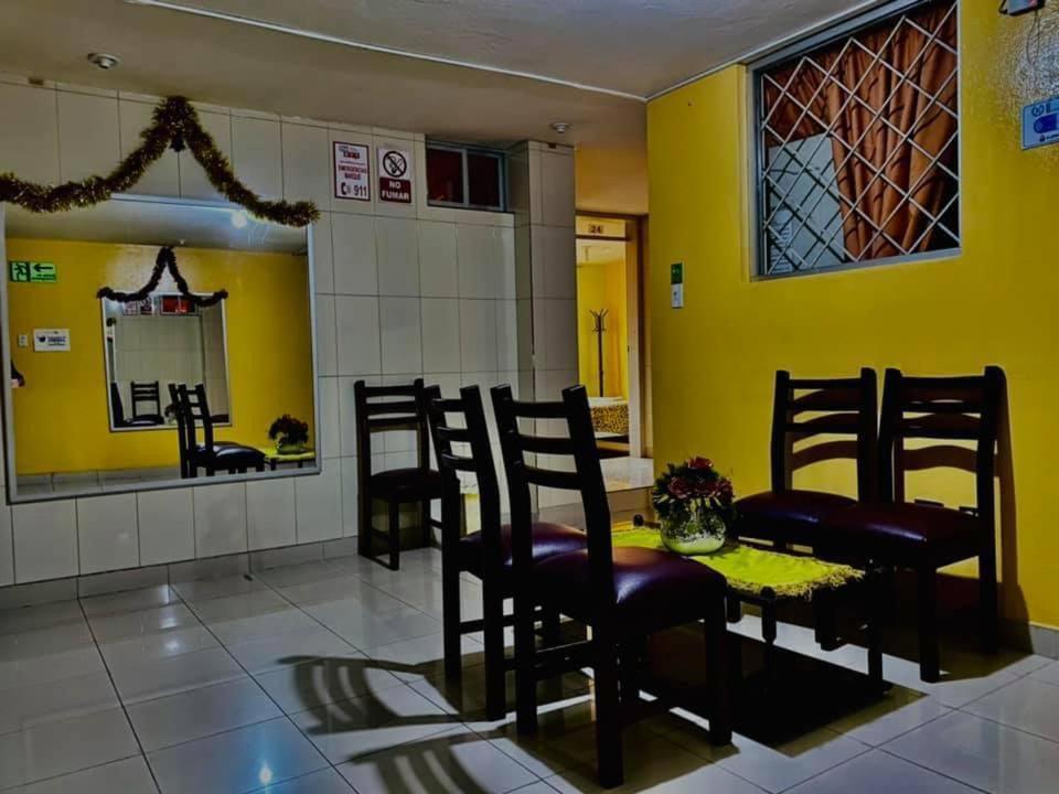 Hotel Jimmy Latacunga Kültér fotó